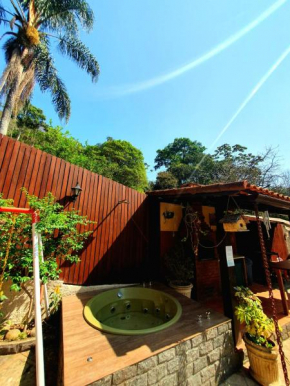 Aconchego de Itaipava - casa de 3 quartos, equipada, área kids, jacuzzi, pet friendly, churrasqueira, em meio a Natureza e próximo ao centro do bairro